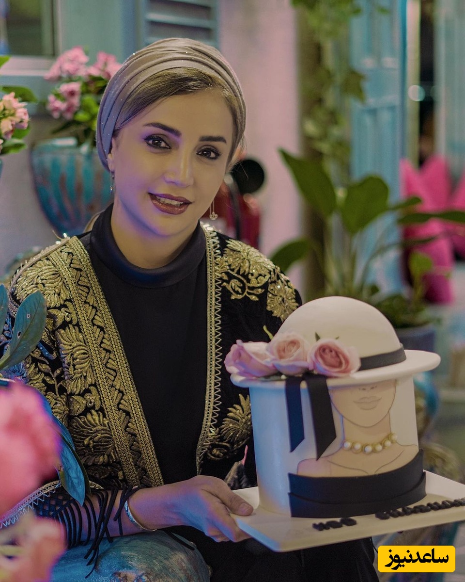 ژست گنگ و خاص شبنم قلی خانی برای نشون دادن میکاپ شیک و جواهراتش!