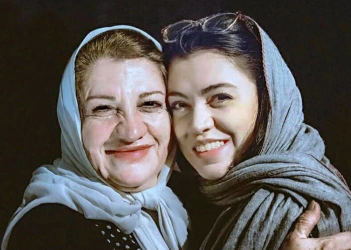 سلفی زیبای ناهید مسلمی در کنار همسر واقعی و دخترش، شیدا خلیق/ انگار ناهید مسلمی اینجا فکر میکرده جوکر تایمشه و باید شیدا رو بخندونه