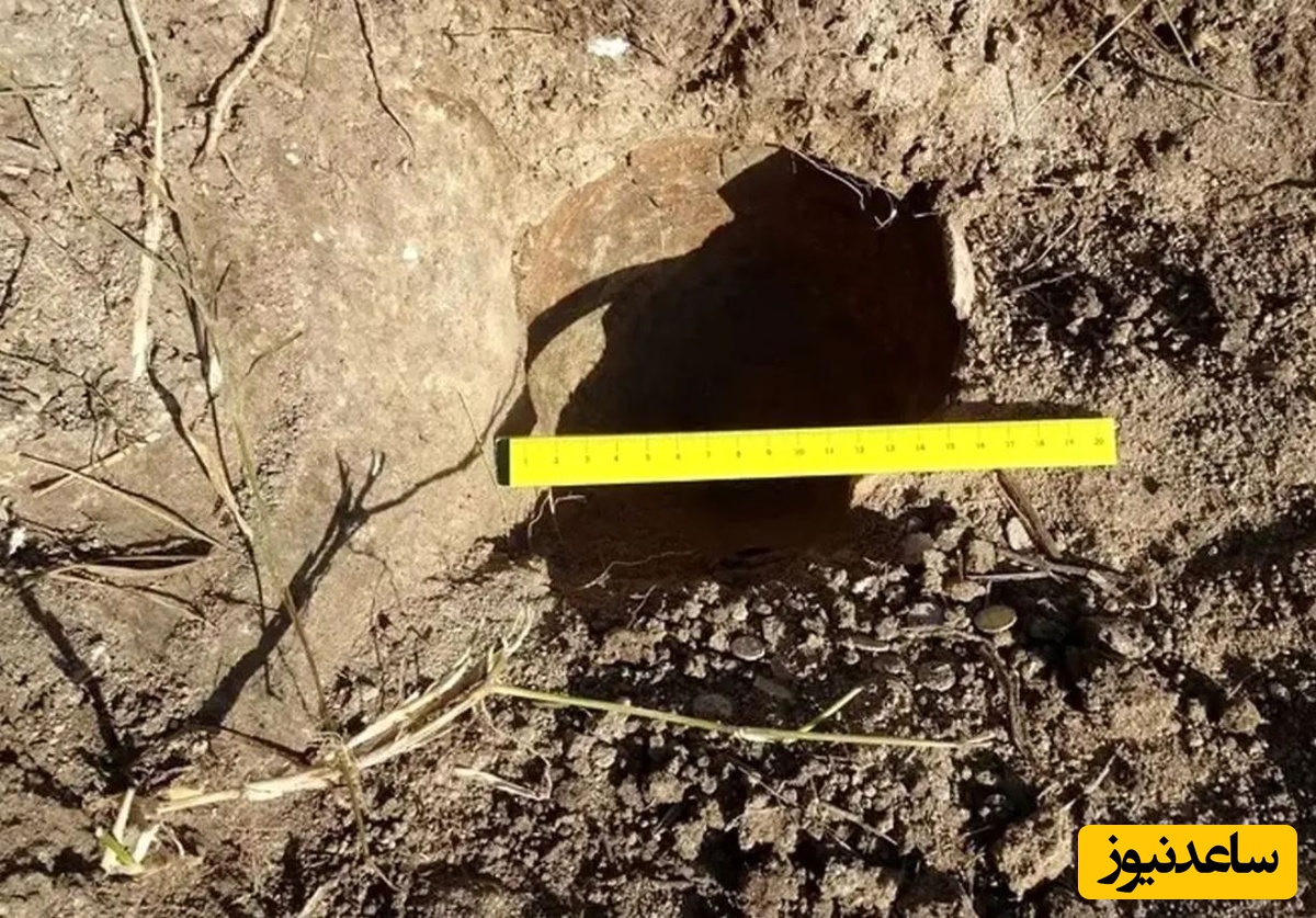 کوزۀ پر از سکّه‌های عثمانی که از زیر حیاط زندان بیرون آمد