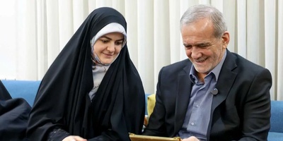 میزبانی گرم و صمیمی سیدحسن خمینی و برادرش از مسعود پزشکیان و دخترش در اتاق مطالعه بزرگ و شخصی منزلش+عکس