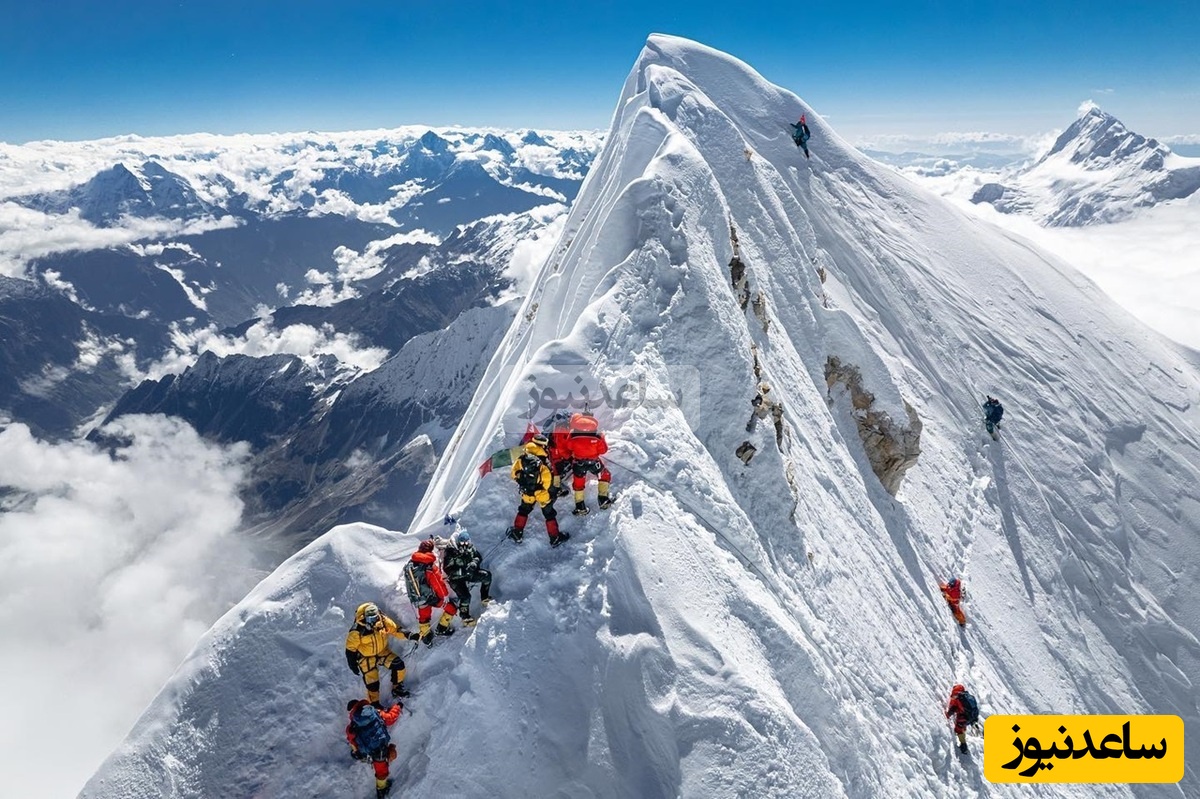 (ویدئو)لحظه هیجان انگیز صعود کوهنوردان حرفه‌ای به قله‌ هیمالیا که نفس ها را در سینه حبس می کند