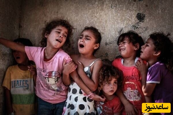 لحظه زنده شدن کودک فلسطینی حین انتقال به سردخانه+ویدیو/ تلاش دلخراش پدرش برای رساندن پسر بچه به دستان پزشکان