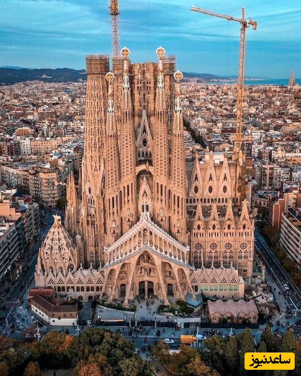 معماری باشکوه و عظیم کلیسای ساگرادا فامیلیا با طراحی فاخر و یگانه/ تنها کلیسایی که ساخت او پس از 500 سال هنوزهم ادامه دارد! +ویدیو