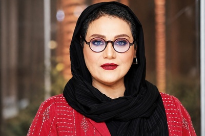 دیشب همه نگاه‌ها روی جزئیات خاصِ استایل شبنم مقدمی قفل شد؛ از شومیز طرح‌دار تا عینک آبی + عکس/ سلیقه‌اش بیسته مگه نه؟😍