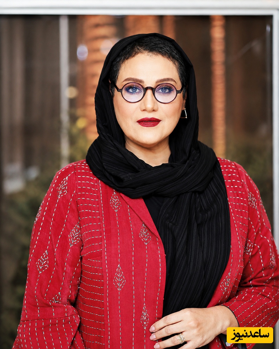 دیشب همه نگاه‌ها روی جزئیات خاصِ استایل شبنم مقدمی قفل شد؛ از شومیز طرح‌دار تا عینک آبی + عکس/ سلیقه‌اش بیسته مگه نه؟😍