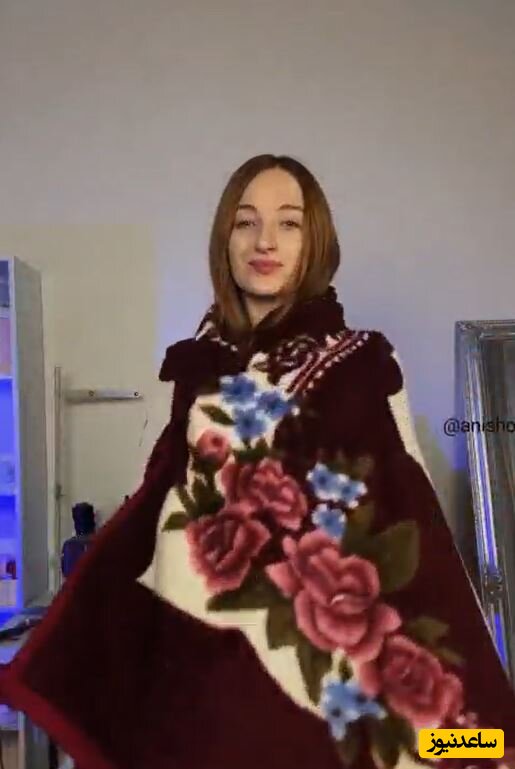 (فیلم) ابتکار جالب دختر خارجی در دوخت پالتو با پتو گلبافت ایرانی/ خارجی ها مرز های مد و فشن را جابه جا کردن😅