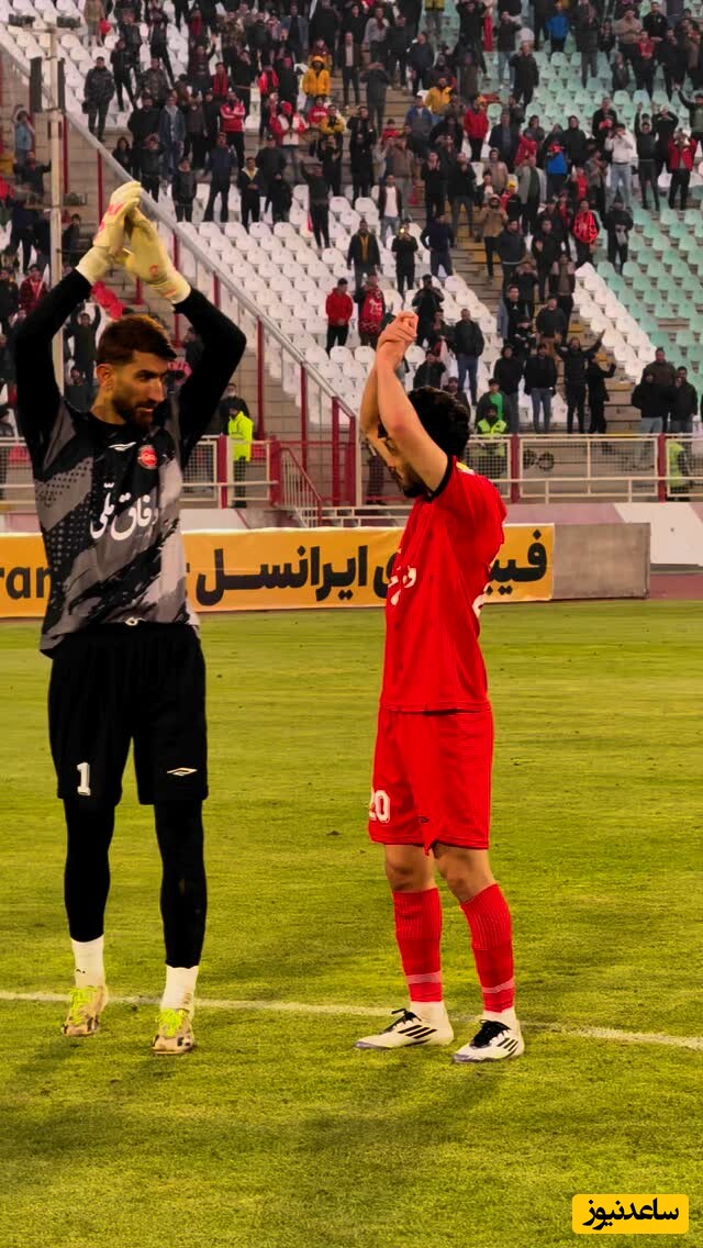 نمایش زیبای احترام و عشق به مادر در ورزشگاه یادگار امام تبریز با تشویق های بیرانوند و خلیل زاده به سبک تبریزی ها+فیلم