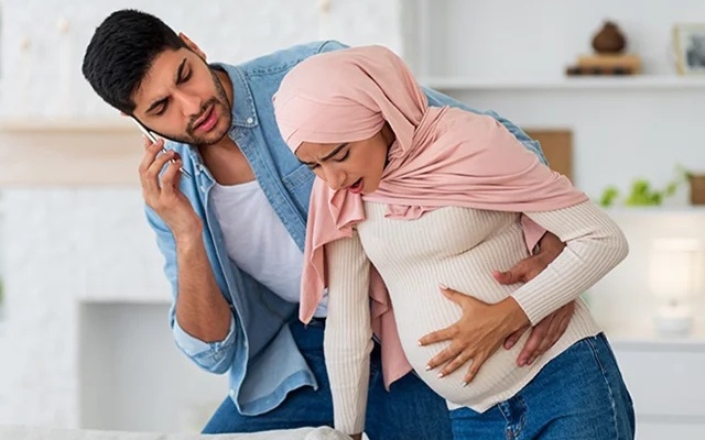 علت کم‌تحرکی یا تکان نخوردن جنین در شکم مادر | چه زمانی باید نگران شد؟