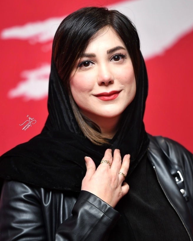 (ویدیو) احساسی ترین دکلمه‌ی باران نیکراه از حسین غیاثی/ منم آن شهری که از یادش رفته کسی را ندارد/ دلش می خواهد برقصد سر مست ولی نا ندارد...