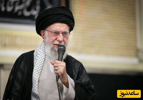 تاریخ را ورق بزنیم؛ نشسته نماز خواندن رهبر انقلاب روی تخت بعد از عمل جراحی در بیمارستان دولتی+عکس