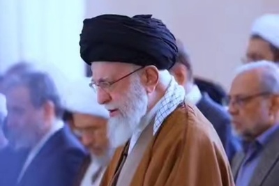 ببینید | یادی کنیم از نماز عید فطر سال گذشته به امامت رهبر شهید انقلاب؛ آقا عیدتان مبارک...