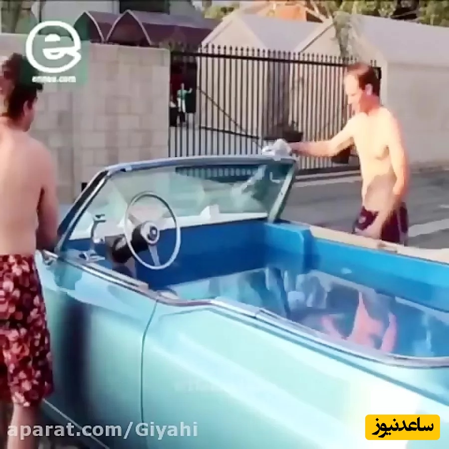 خلاقیت میخکوب‌کننده دو جوان خوش ذوق برای فرار از گرما؛ به عقل جن هم نمی‌رسید / ابتکار خنده‌دار تبدیل ماشین به استخر همراه؛ رانندگی با این ماشین چه شوود؟ + ویدئو