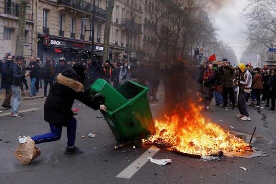 ادامه اعتراضات و اعتصابات سراسری در فرانسه علیه افزایش سن بازنشستگی به 64 سال/ رویترز