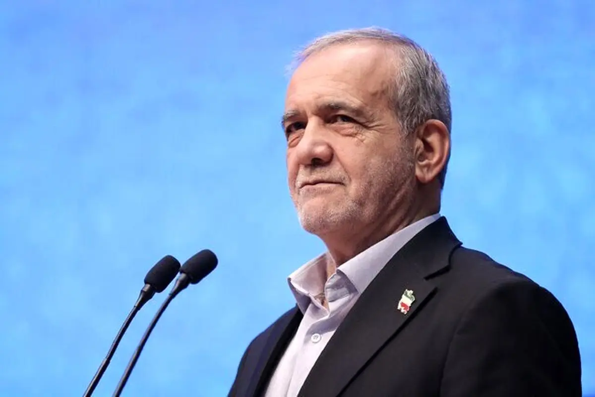 تاریخ را ورق بزنیم؛ استقبال گرم و صمیمی حسن روحانی و داماد خلبانش از مسعود پزشکیان+ عکس