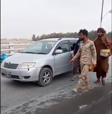 مرزبان بازداشت شده توسط طالبان با جعبه شیرینی آزاد شد + فیلم