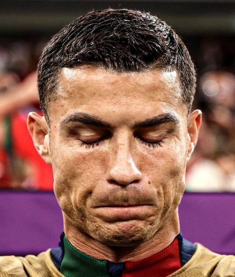 چهره غمزده رونالدو و جورجینا هنگام اهدای جایزه گلوب ساکر به والدین ژوتا/ روحش شاد+فیلم