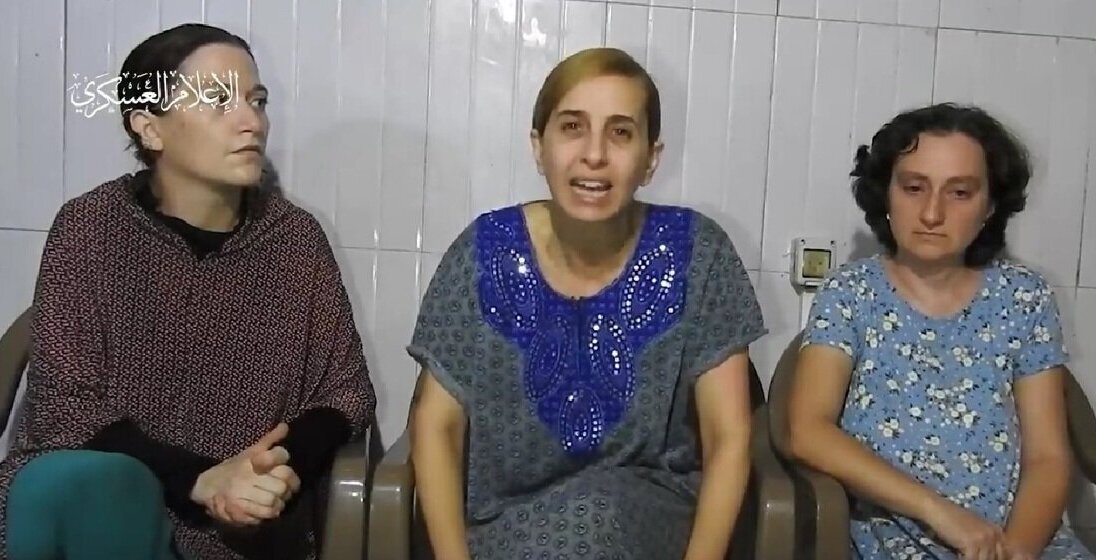 (ویدئو) حماس تصاویری از سه اسیر زن اسرائیلی منتشر کرد