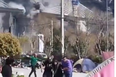 ویدیویی جدید و متفاوت از لحظه اصابت موشک به پل B1 کرج و فرار مردمی که برای روز سیزده به در، دور هم جمع شده بودند