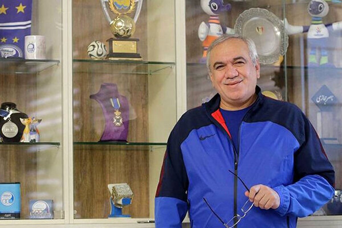 کاریکاتور تماشایی فتح‌الله‌زاده بعد از ماجرای استعفای او از استقلال