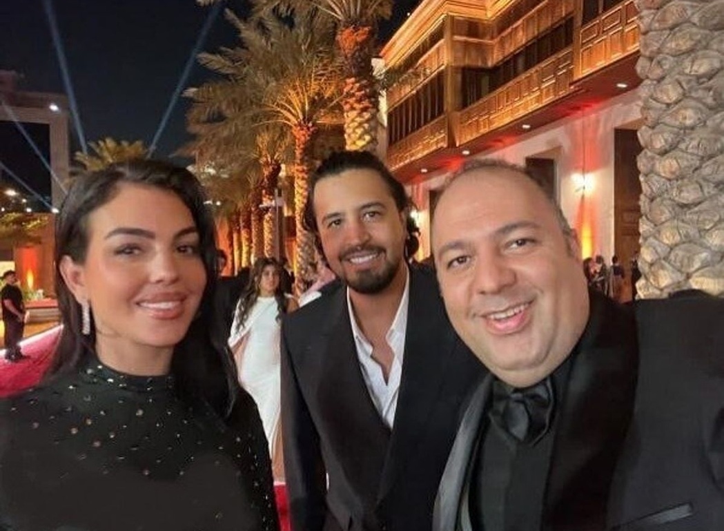 مهرداد صدیقیان: جورجینا محافظ داشت ولی علی اوجی هرکاری بخواد انجام میده، خب ماهم با کت و شلوار شبیه مزاحم ها نبودیم و...🤣+فیلم