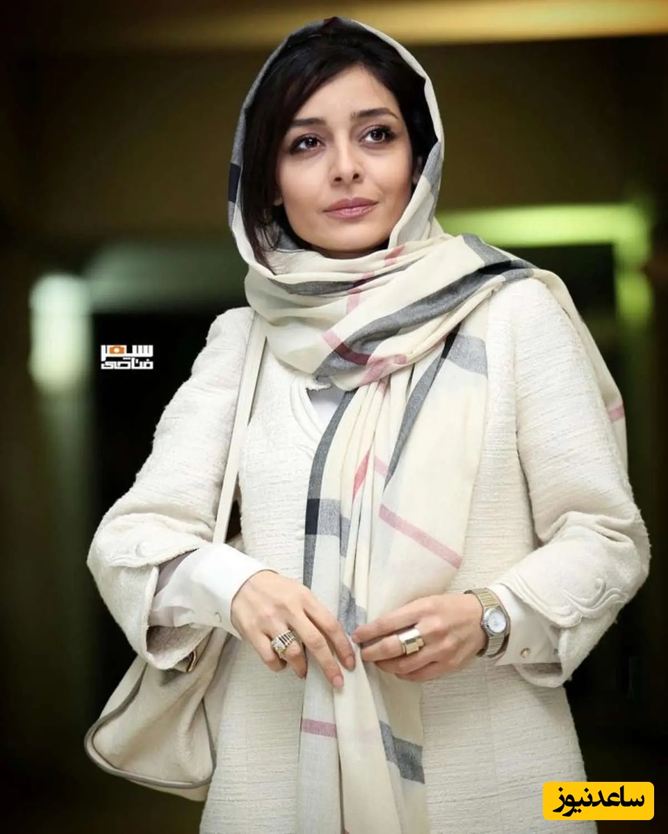 ساره بیات با آرایش چشم اسموکی و غلیظ به همراه رژلب نود چه جذاب و لوند میشه😎