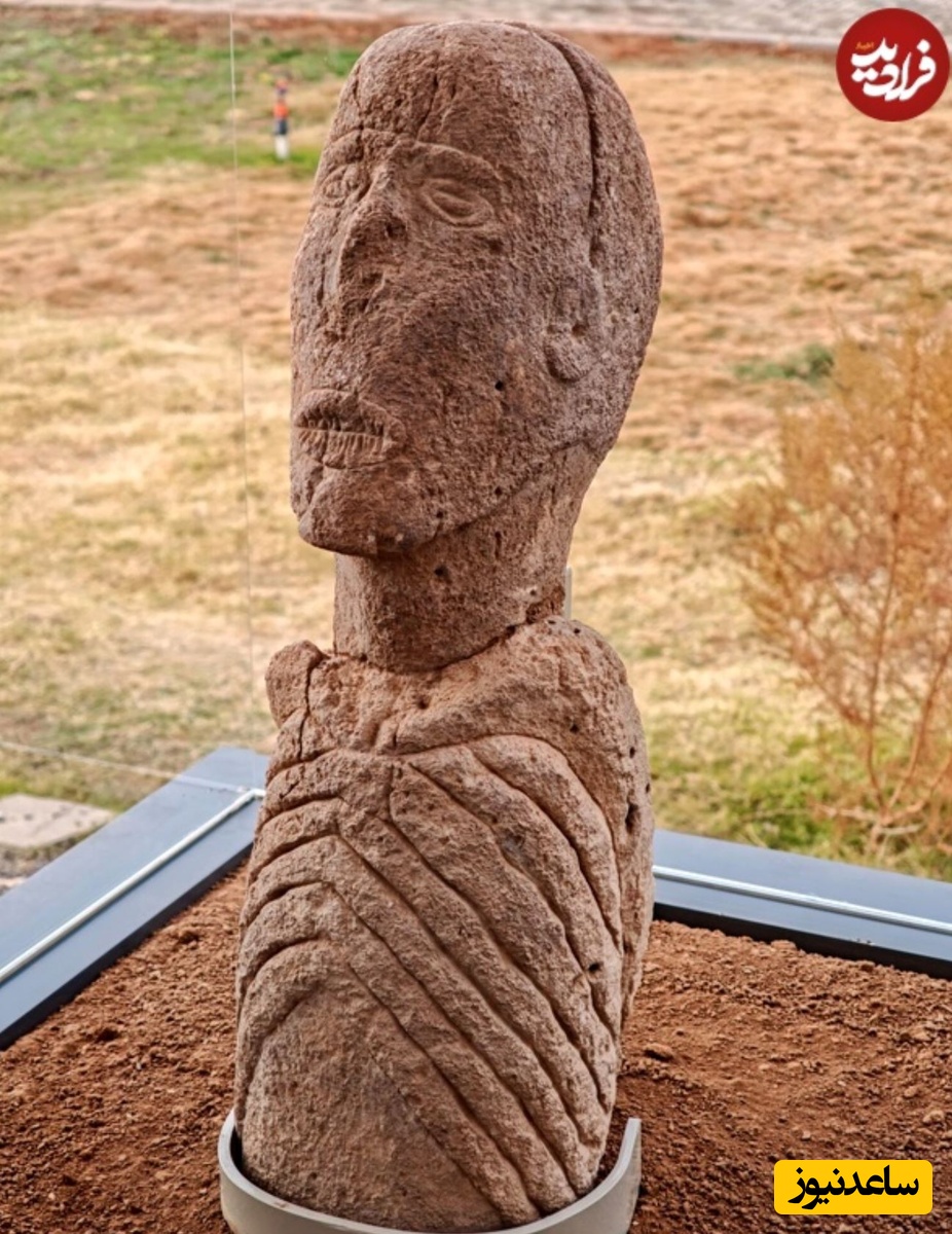 مجسمهی سایبورچ که چهرهای با دهان بسته را نشان میدهد و آرامش مرگ را القاء میکند، بینشی منحصربهفرد دربارهی نمادگرایی آیینهای تدفینی در آغاز نوسنگی بهشمار میرود