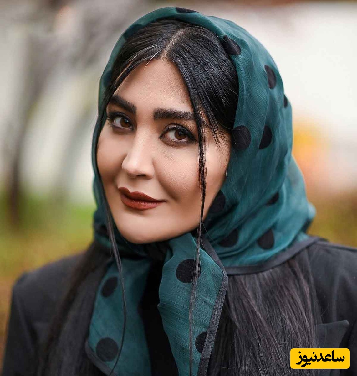 مهمونی مریم معصومی با استایل لاکچری و سفید در خانه‌ای پر از گل‌های بهاری