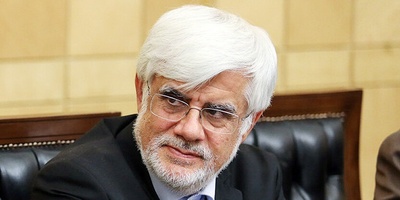 عکس دیده نشده از استایل دانشجوییِ محمدرضا عارف در خیابان های آمریکا/ از عینک فریم‌درشت تا پیراهن راه‌راه با رنگ شاد