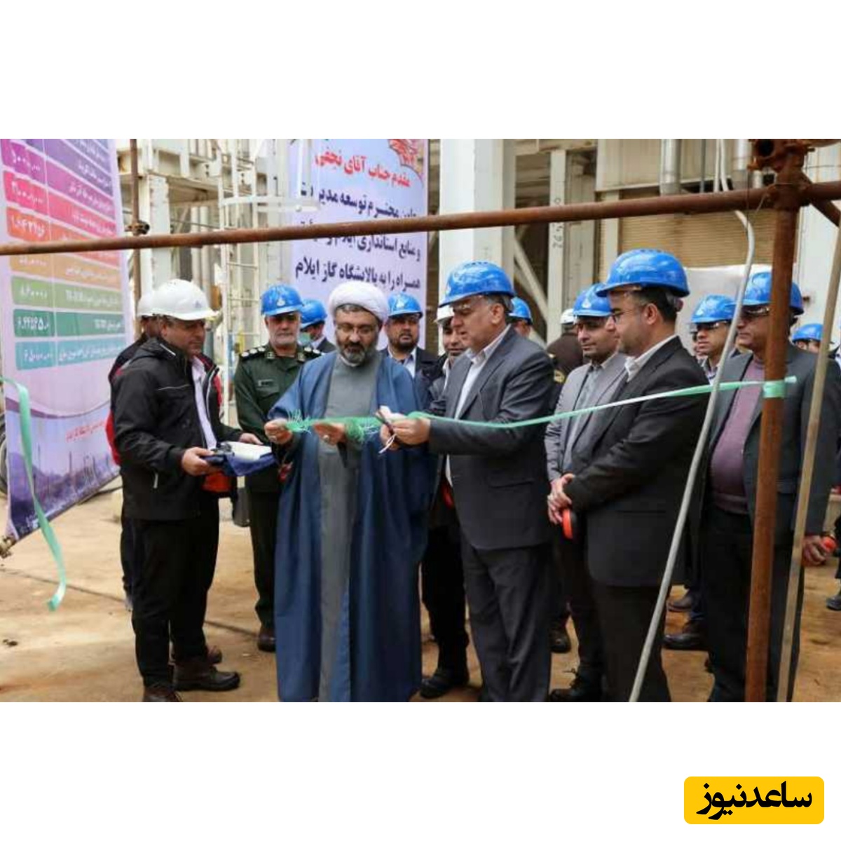 (ویدیو)  به خاطر انتقال درب ورودی اداره گاز  هزینه کرده  و با آوردن امام جمعه و مسئولین مراسم گرفتن!/ دکل نفتی افتتاح می‌کردن این‌قدر ادا و اصول نداشت...