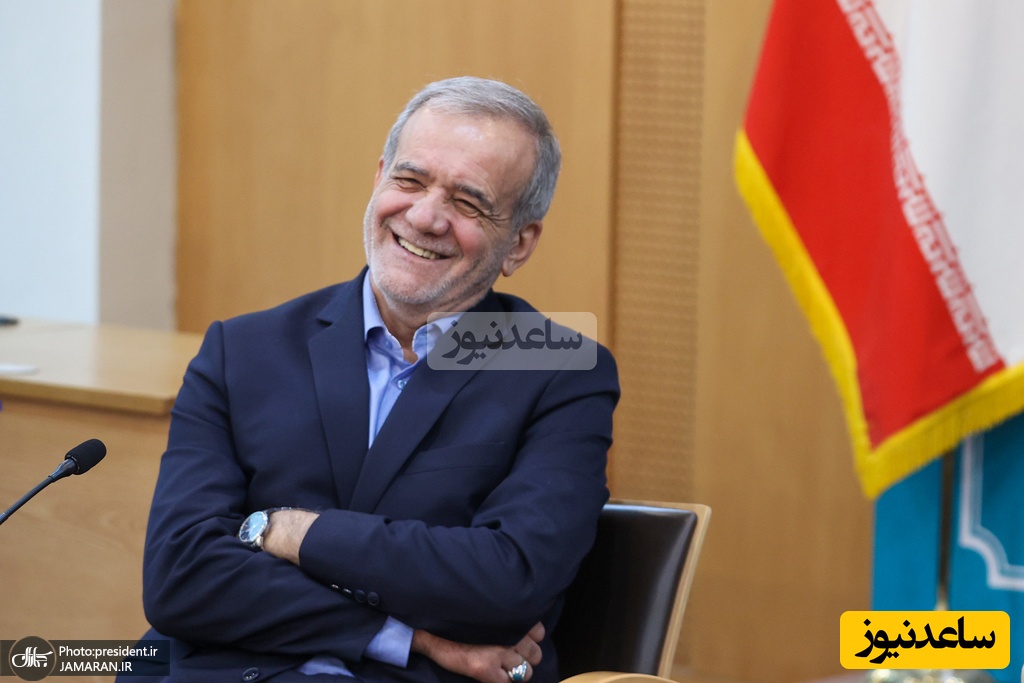 لباس فارغ‌التحصیلی مسعود پزشکیان را ببینید!/ حتی با این لباس هم مشتی راه میره آقای دکتر!+ عکس