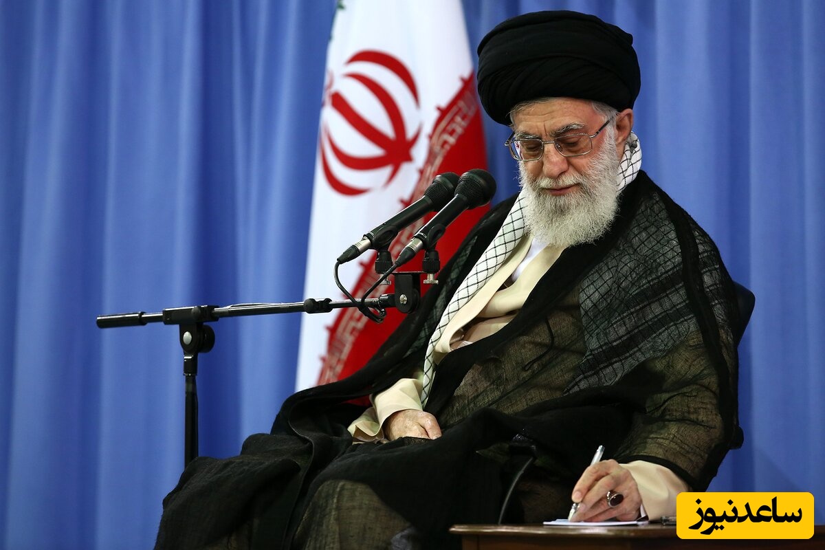 (عکس) امضای زیبا رهبر شهید انقلاب از نمای نزدیک / چه هنرمندانه و زیبا از اسمشون استفاده کردن!
