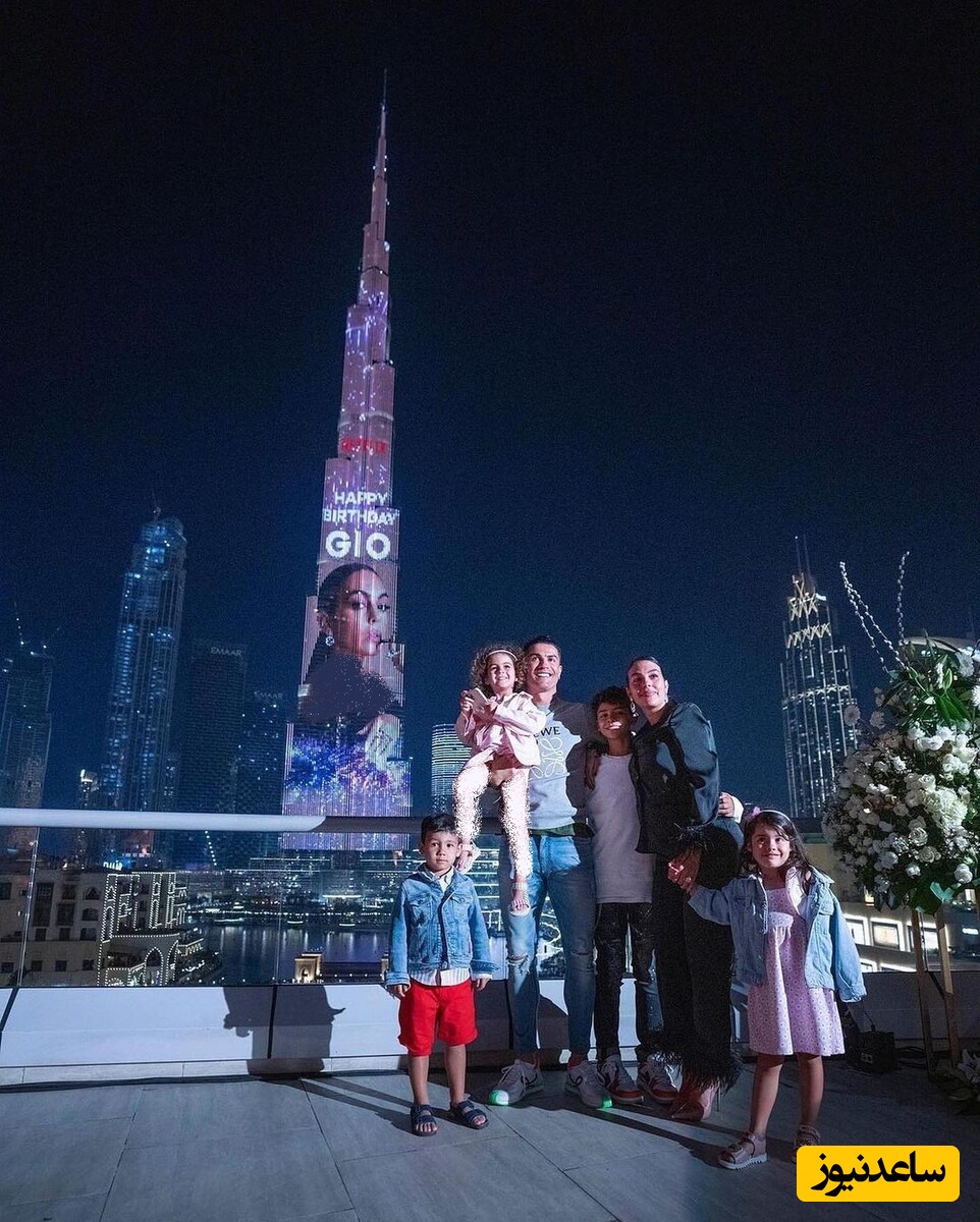 عکس جورجینا در ساحل