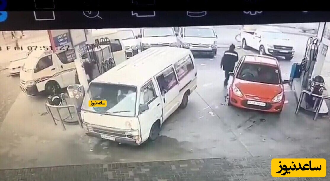 لحظه آتش گرفتن مینی‌بوس پر از مسافر در پمپ بنزین/ دیدین مسافرها با چه سرعتی خودشون رو از پنجره بیرون انداختن!