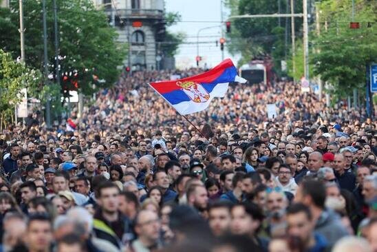 تظاهرات علیه خشونت در شهر بلگراد صربستان در پی تیراندازی های مرگبار اخیر در این کشور/ رویترز