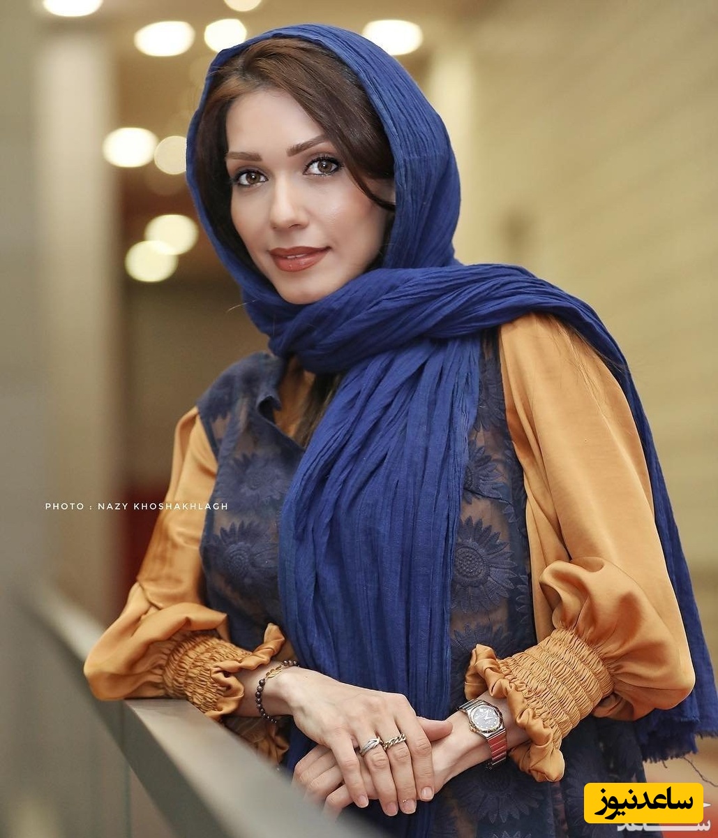 ساحل گردی شهرزاد کمال زاده با دامن و دمپایی رو صخره های ساحلی🌊😍