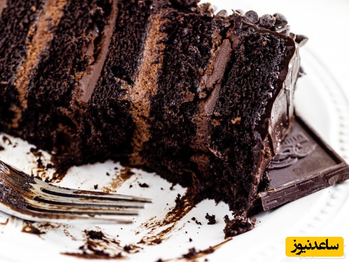 روش تهیه کیک شکلاتی لایه ای خوشمزه و باکلاس که درخشش مهمونیتو چند برابر میکنه+ ویدئو