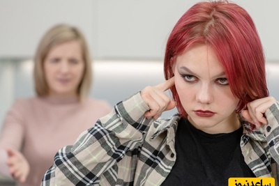 اگر فرزندمان خودش را در اتاق حبس می‌کند چیکار کنیم؟ به هیچ عنوان این حرف‌هارو نگو