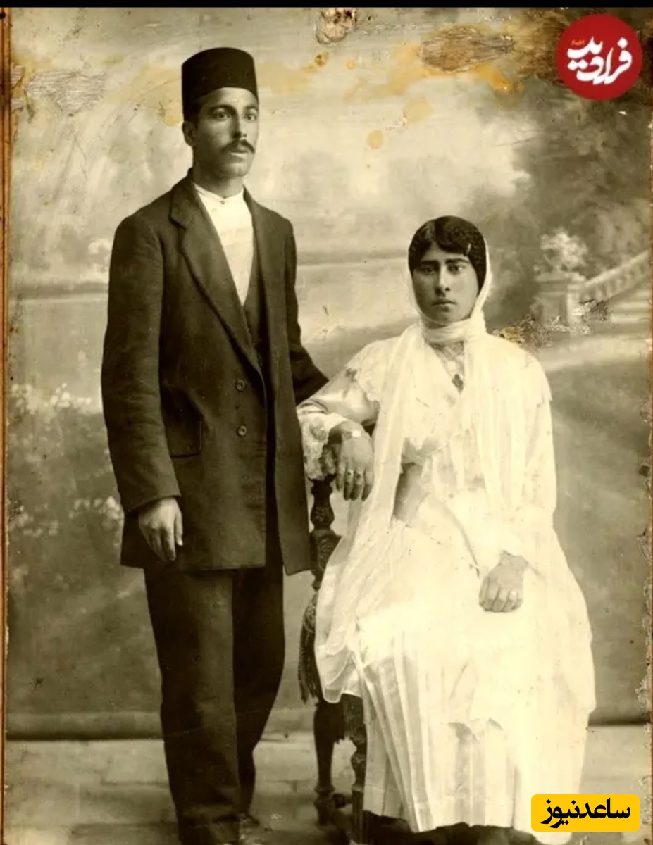 قاب عاشقانه‌ای از یک تازه عروس و داماد دوران قاجار در آتلیه