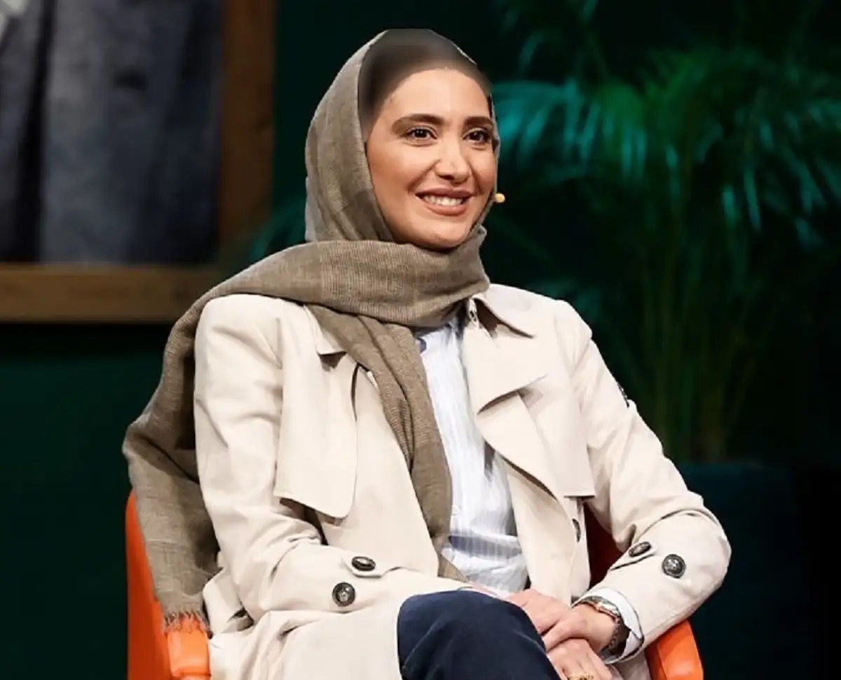 نگاهی به ژست مدلینگ و ناب نیکی مظفری جلوی آینه گریم