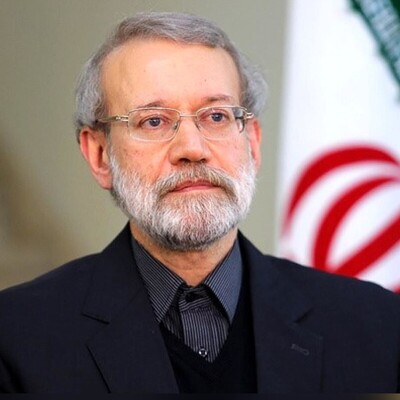 روش جالب و منحصربفرد علی لاریجانی در اطلاع رسانی ثبت نامش برای کاندیداتوری ریاست جمهوری +عکس