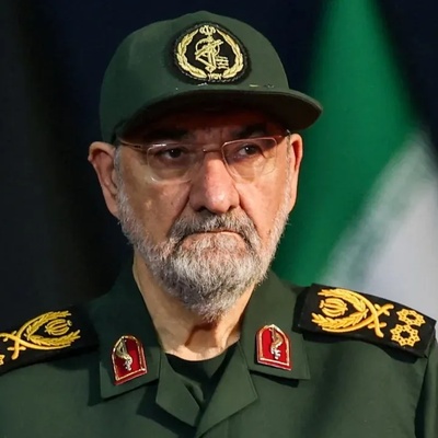 ببینید| این چند ثانیه از مدل دست دادن محسن رضایی با مقام آذربایجانی را از دست ندهید؛ چهره این فرد پس از این استقبال معنادار سوژه شبکه‌های اجتماعی شد