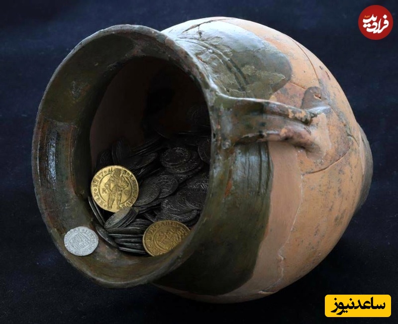 کوزۀ حاوی سکه‌ها بعد از مرمت توسط باستان‌شناسان