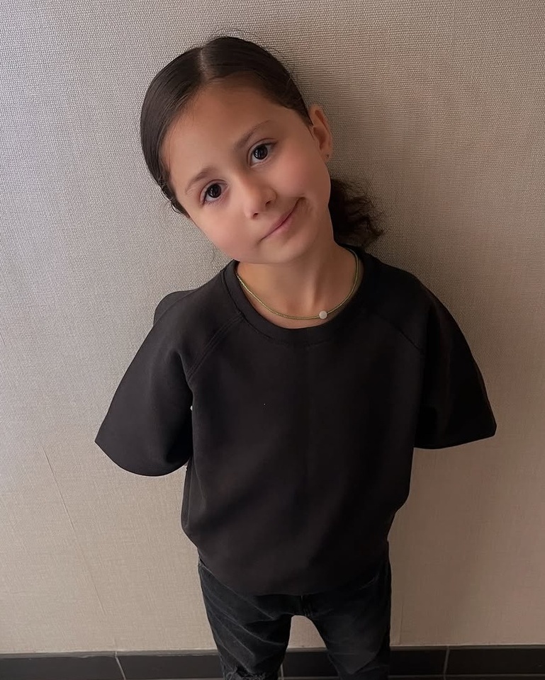 نبات استخری پابرهنه و با کلاهی بزرگتر از خودش چه جولانی میدهد!