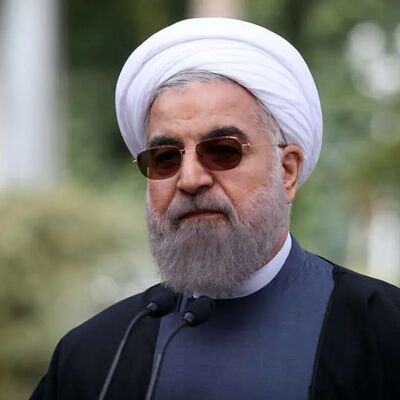 نگاهی به جشن تولد ساده و بدون تجملات 71 سالگی حسن روحانی در هواپیما/ سورپرایز رئیس جمهور سابق در آسمان+عکس