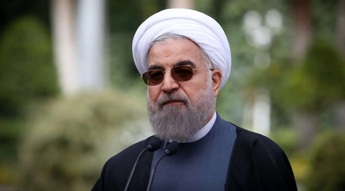 جشن تولد ساده و بدون تجملات 71 سالگی حسن روحانی در هواپیما/ سورپرایز رئیس جمهور سابق در آسمان+عکس