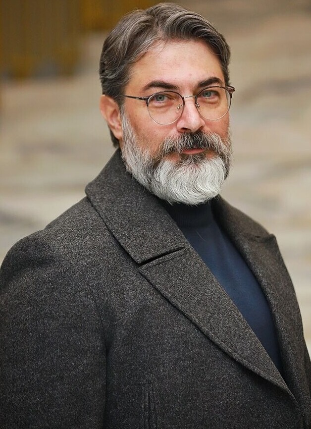 ویدئو/درخشش استایل شیک مردان خوشتیپ سینمای ایران، پارسا پیروزفر، شهاب حسینی و امین حیایی در جشن تهیهکنندگان/ شماها دیگه پیرنشین
