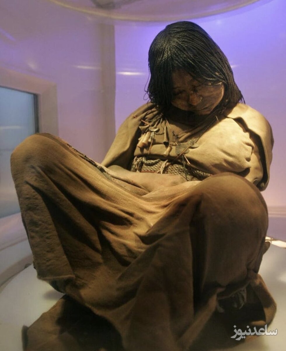 ماجرای عجیب دختر زیبای 15 ساله ای که 500 سال است در حالت نشسته خوابیده است +تصاویر
