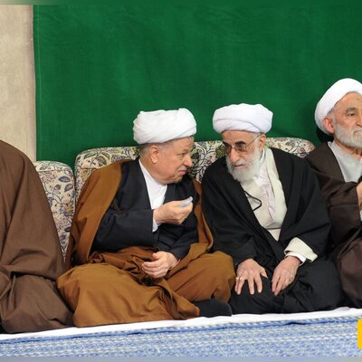 تصویری دیده نشده از نگاه‌های جالب  رد و بدل شده بین هاشمی رفسنجانی و جنتی