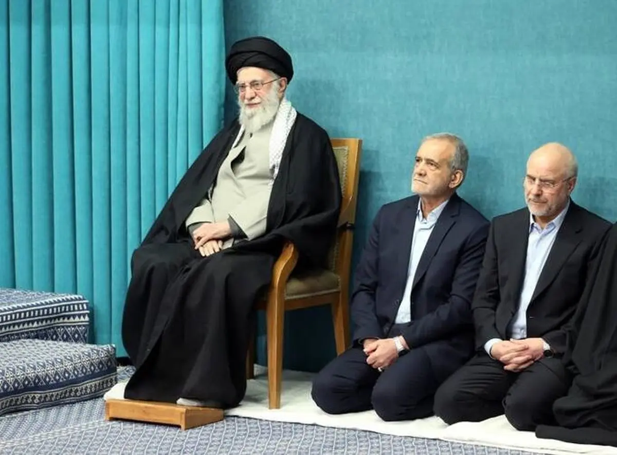 شغل اصلی رهبر انقلاب چیست؟؛ آیت‌الله خامنه‌ای: رهبری یک آدم، یک طلبه یا سیدعلی خامنه‌ای نیست بلکه ....+ویدیو