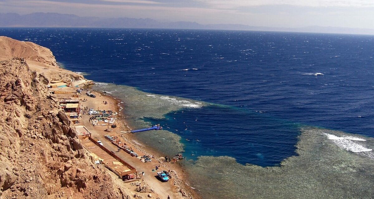 کشف شی مار مانند عجیب و مرموز در ساحل مصر
